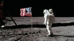 Chinh Phục Mặt Trăng-Apollo 11